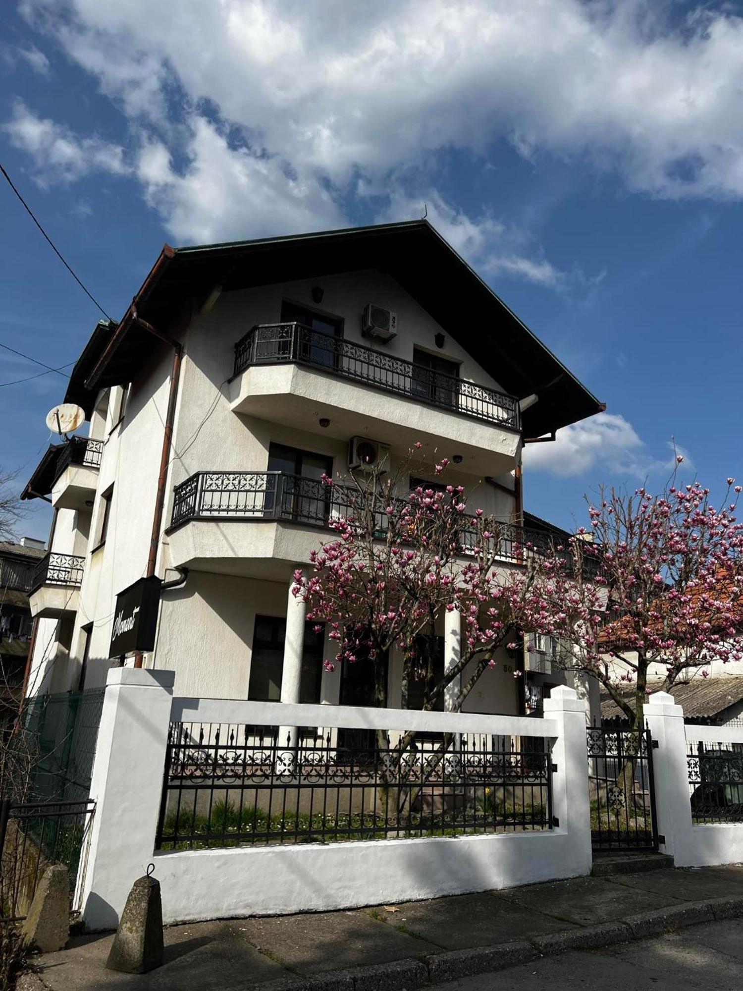 Hostel توزلا المظهر الخارجي الصورة